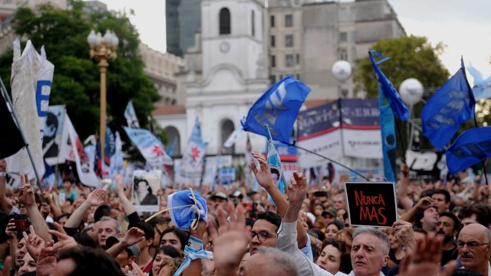 Un 24 de marzo entre restricciones y la premisa de «plantar memoria»