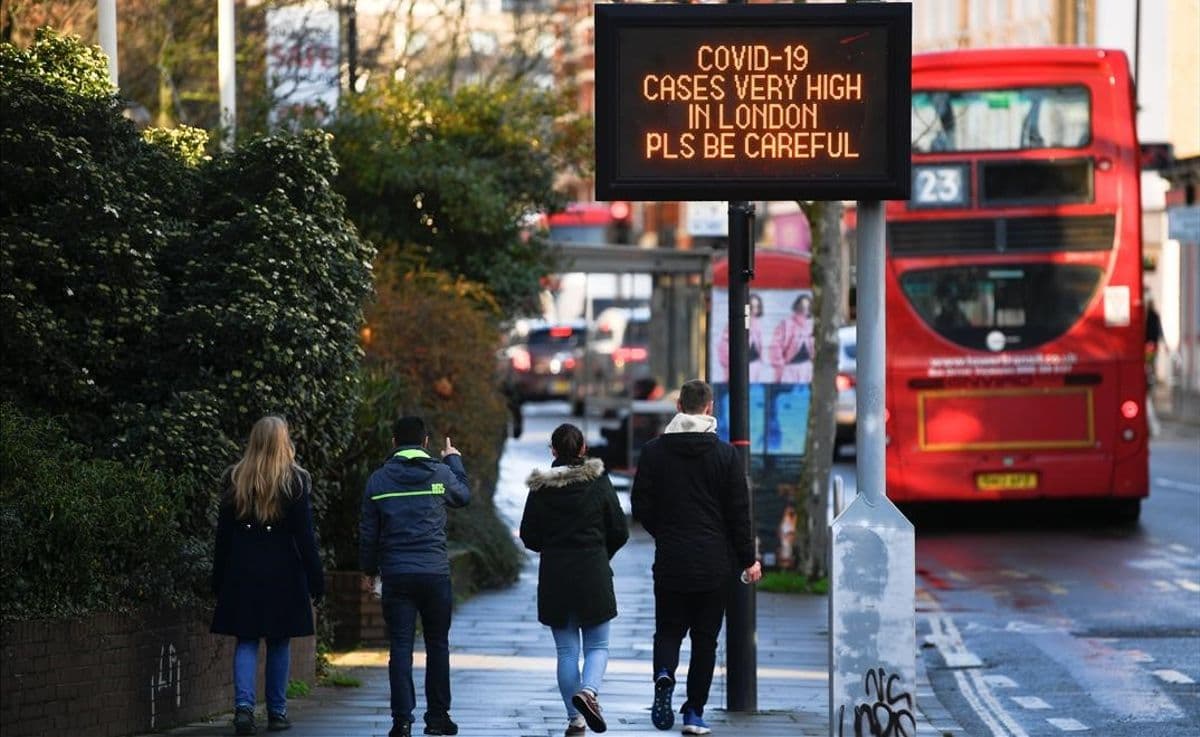 Qué hace que la cepa británica sea más contagiosa