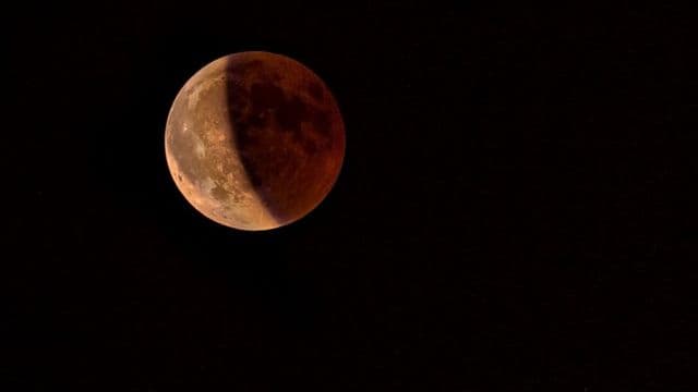 3×1, se viene un Eclipse lunar, superluna y una luna de sangre