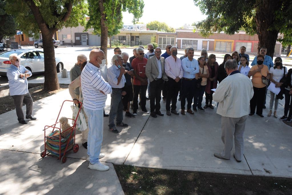 Homenajearon a un vecino de Luján por ser muy amiguero
