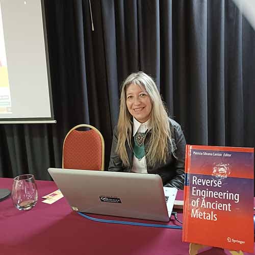 Patricia Carrizo, científica de Luján, presenta su libro «Ingeniería inversa de los metales antiguos»