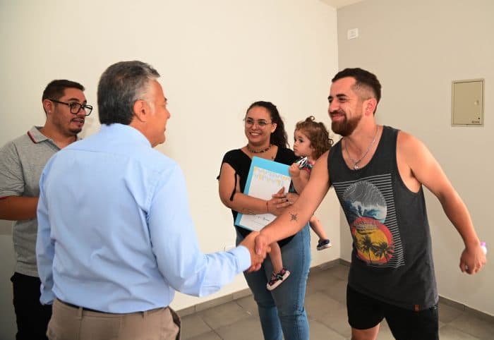 Vecinos de la Ruta 82 de Luján recibieron sus viviendas