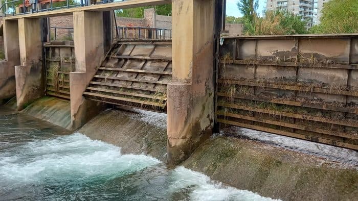 Cortes de agua por rotura de compuerta en Carrodilla.