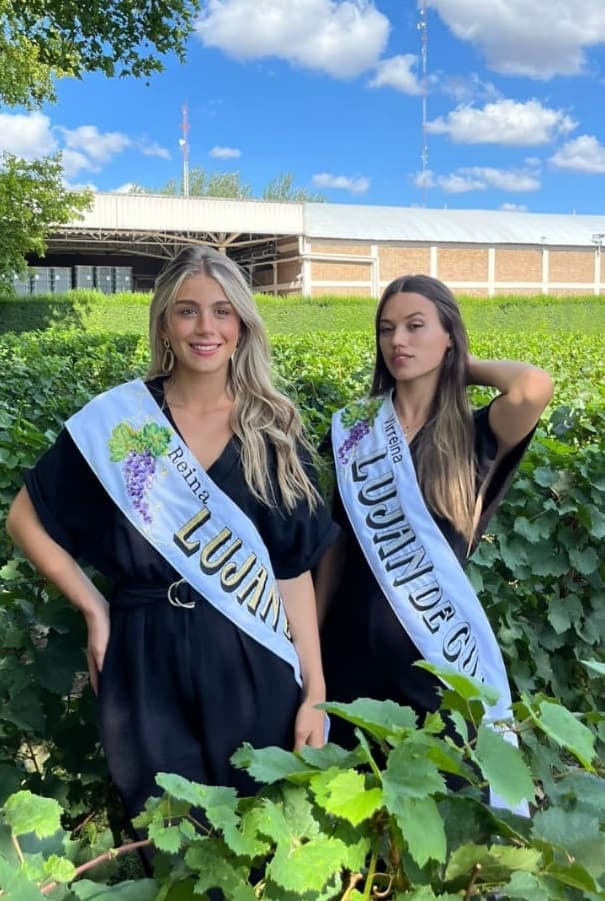 La reina Julieta Bosquet y la virreina Paz Egea de Luján de Cuyo se alistan para la Vendimia 2024.