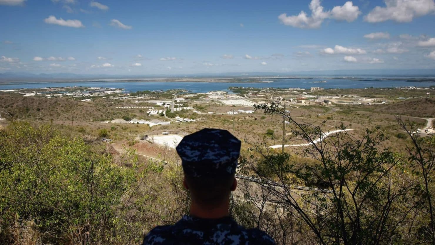 Migrantes: Trump prepara Guatánamo.
