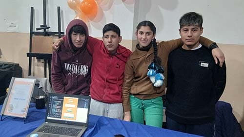 Conectados por Mendoza Futura avanza con las muestras de mitad de temporada 2025.