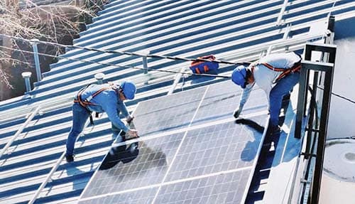 Con un sunset ecológico, la comuna presenta su parque solar