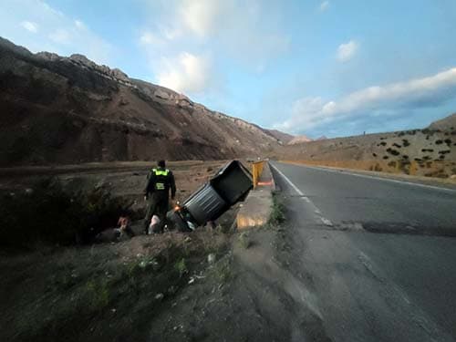 Vuelco en alta montaña dejó cinco personas con lesiones leves